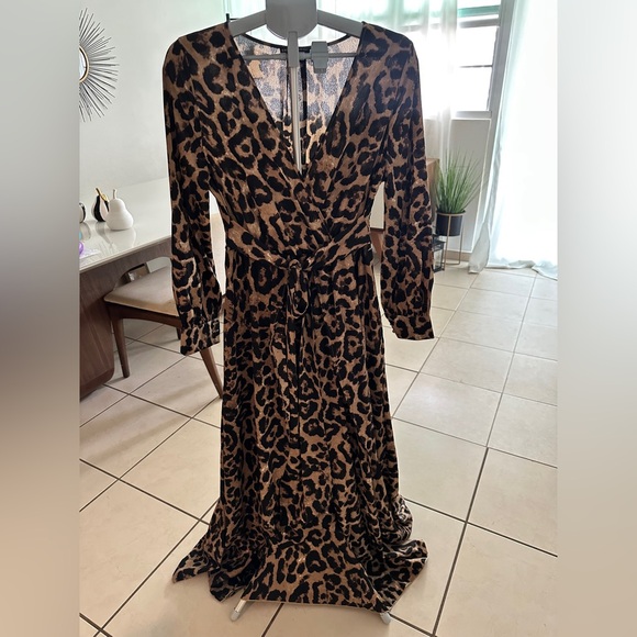 Leopard Print Maxi Dress - Picture 3 of 4
